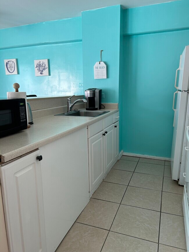 Full Kitchen - 1690 Ala Moana Blvd