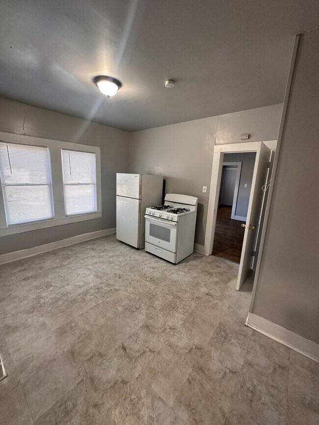 Foto del edificio - 3328-3330 Avenue E