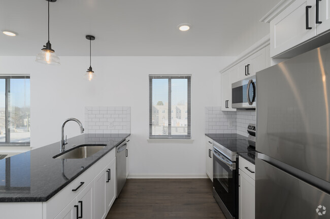 2BR, 2BA - 885SF Kitchen - The Wright