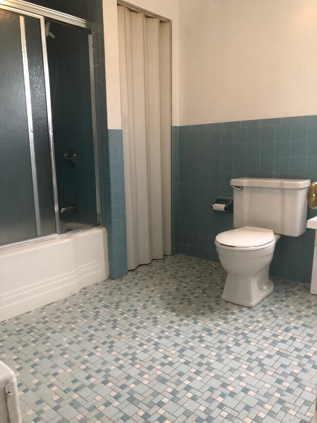Bathroom - 168 Beulah St