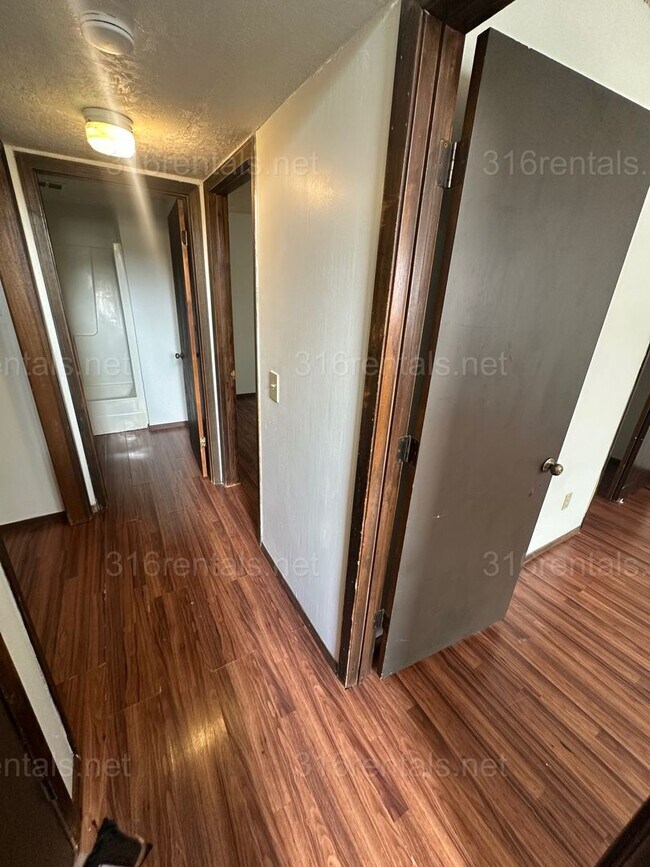 Foto del edificio - $875 - 2 bed 1.5 bath - Duplex within walking distance from Walmart