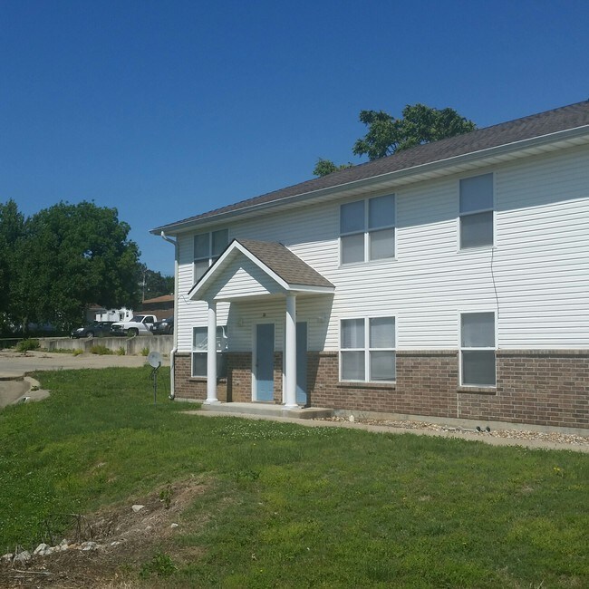 417 King St, Warrensburg, MO 64093 Townhouse for Rent in Warrensburg