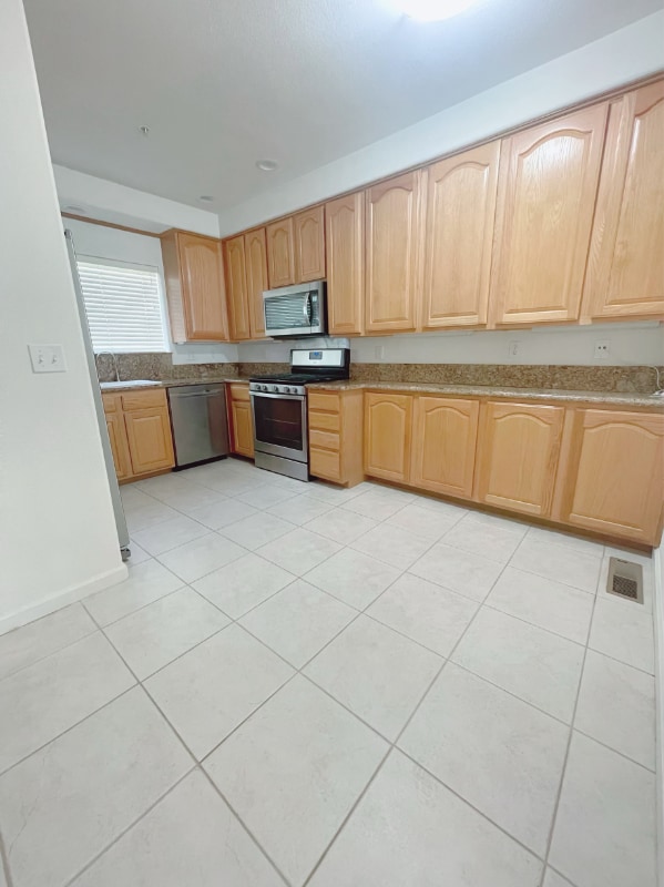 Building Photo - 975 Wisteria Terrace