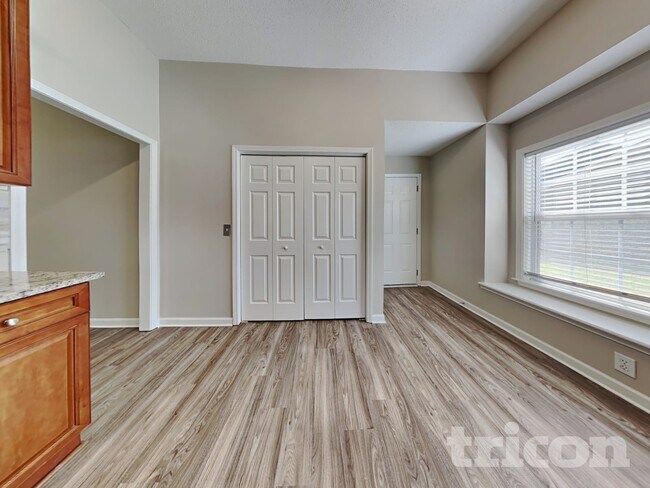 Building Photo - 12 New Stock Ct