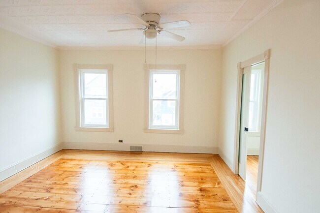 Foto del edificio - 235 Mount Hope St