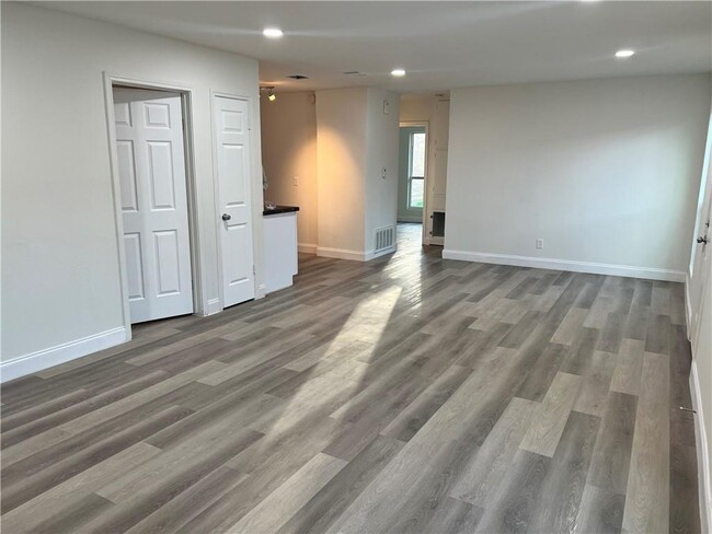 Building Photo - 6206 Arnold Dr