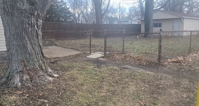 Foto del edificio - 3 bed, 1 bath