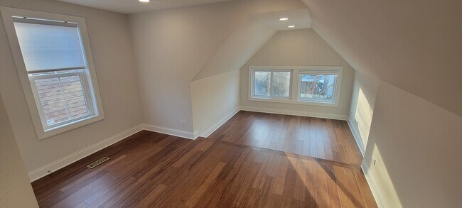 Foto del edificio - 6119 N Wolcott Ave