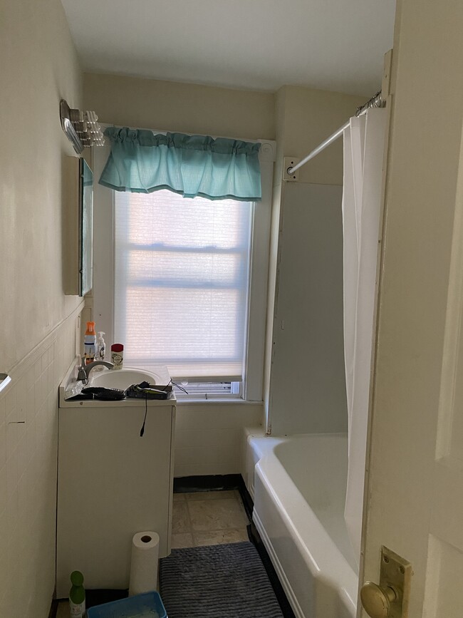 Bathroom with laminate floor - 209 Main St