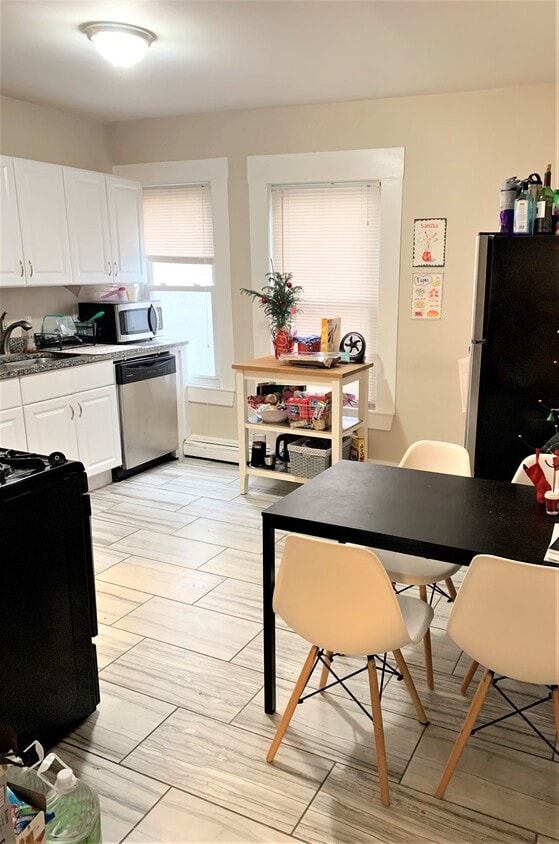 Foto principal - 158 Otis St