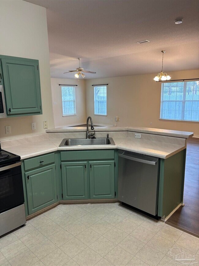 Foto del edificio - 7952 Cayenne Way