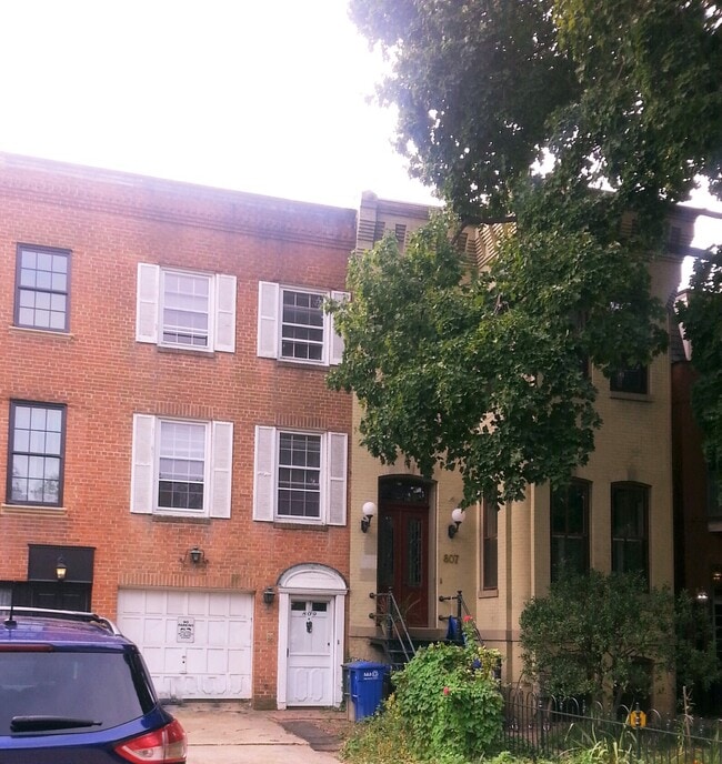 Building Photo - 809 East Capitol St SE