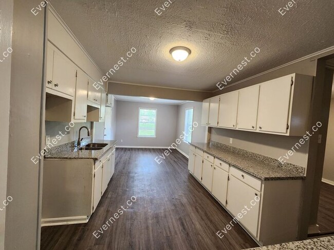 Building Photo - 3963 Skyline Dr