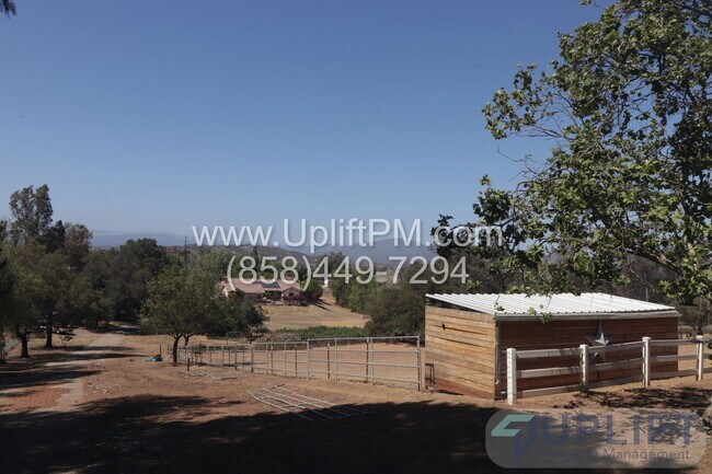 Foto del edificio - 1425 Cedar St