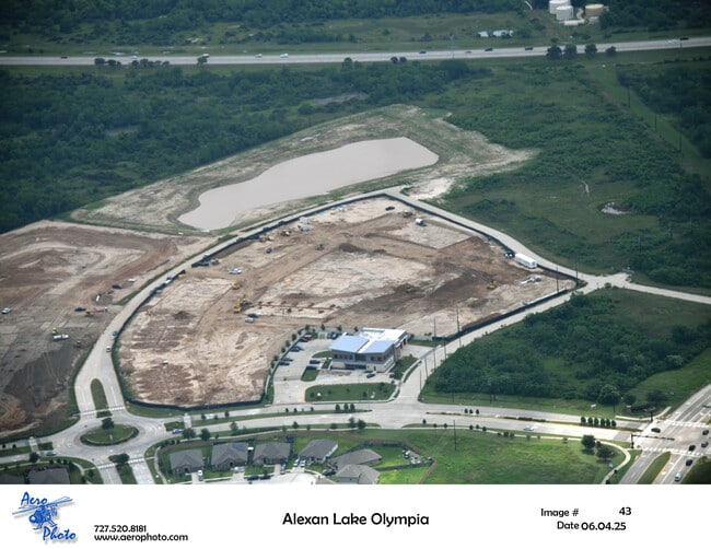 Building Photo - Alexan Lake Olympia