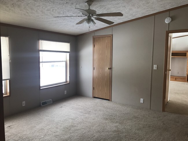 Foto del edificio - 65 Hickory Ln