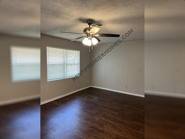 Foto del edificio - 924 N Bradley Ave