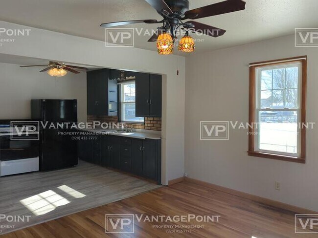 Building Photo - - Marinette House For Rent –