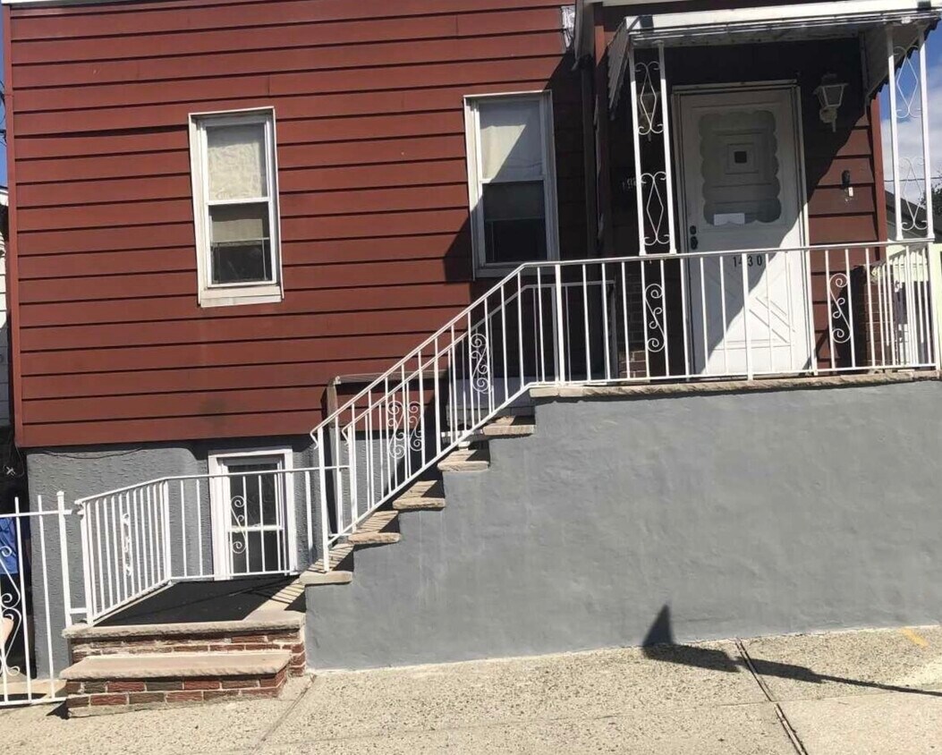 Foto principal - 1430 44th St
