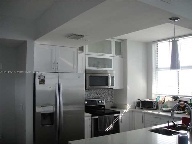 Building Photo - 1250 S Miami Ave
