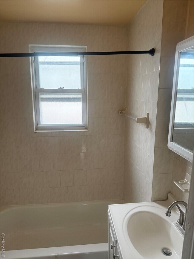 Foto del edificio - 211-20 99th Ave