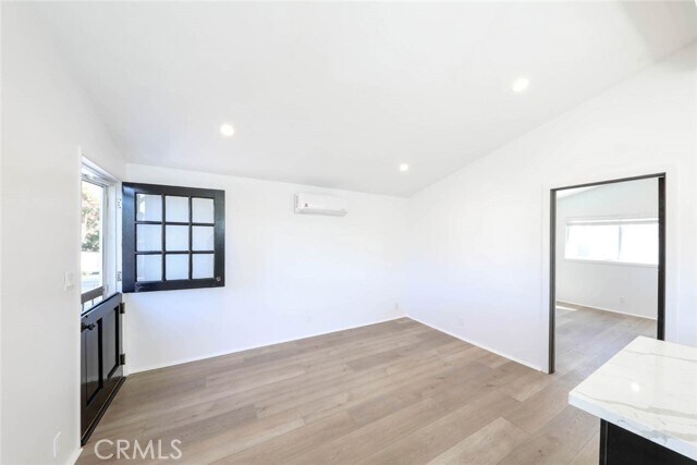 Foto del edificio - 600 Iris Ave