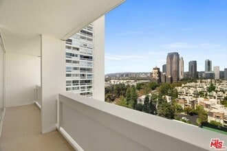 Building Photo - 2222 Ave of the Stars