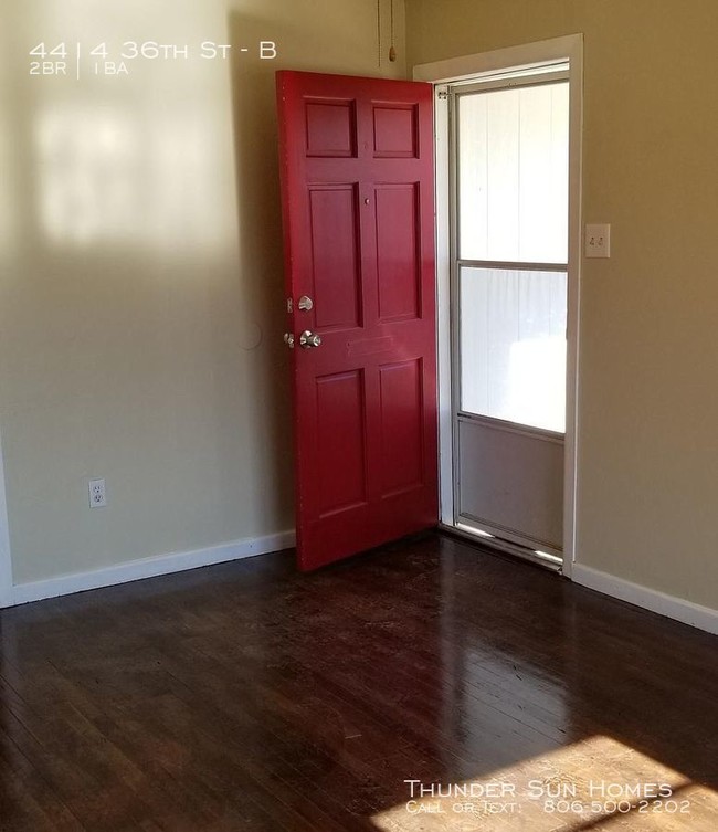Foto del edificio - 4414 36th St - B - 2 beds, 1 full bath