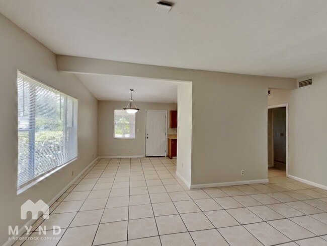 Foto del edificio - 7045 Rollo Rd