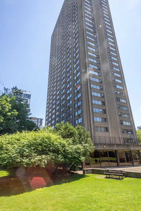 Building Photo - Steps to Toronto Metropolitan University! ...