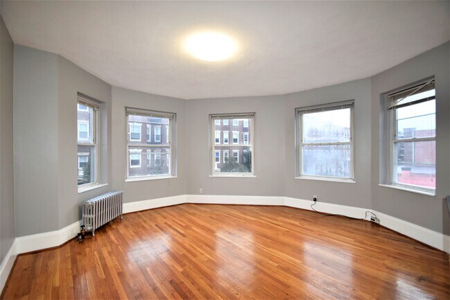 Building Photo - 18 Glenville Ave