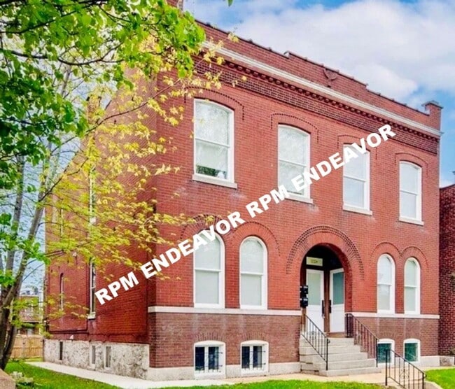 Building Photo - 3230 Pulaski St