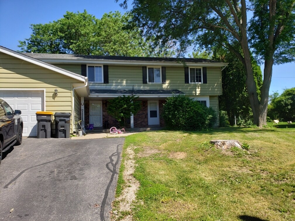 103 Kilps Ct W, Waukesha, WI 53188 Townhome Rentals in Waukesha WI