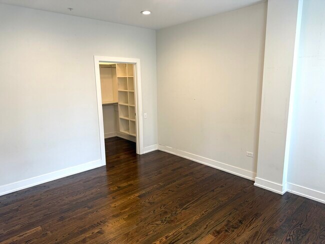 Foto del edificio - 5055 S Dorchester Ave