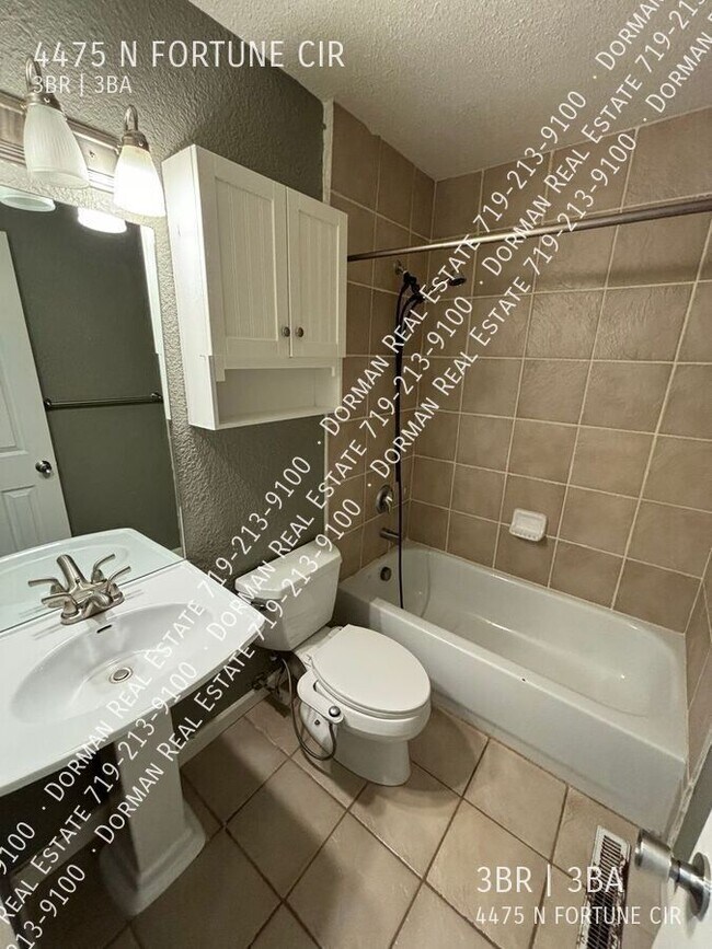 Foto del edificio - 4475 N Fortune Cir