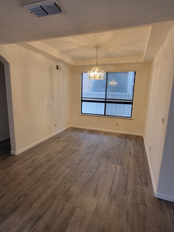 Foto del edificio - 5116 Lady Di Way