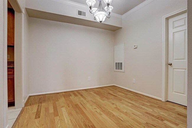 Foto del edificio - 2255 Braeswood Park Dr