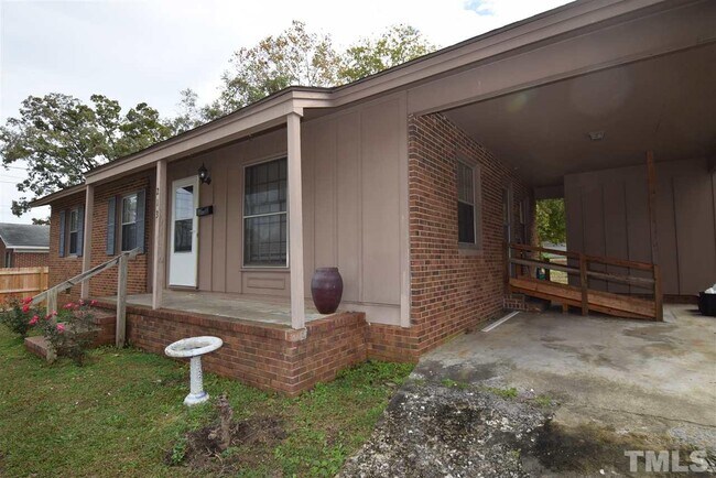 Foto del edificio - 213 S Ellington St