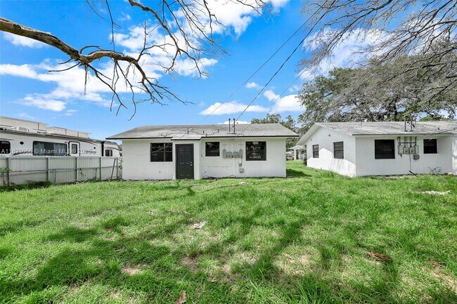 Foto del edificio - 2934 NW 94th St