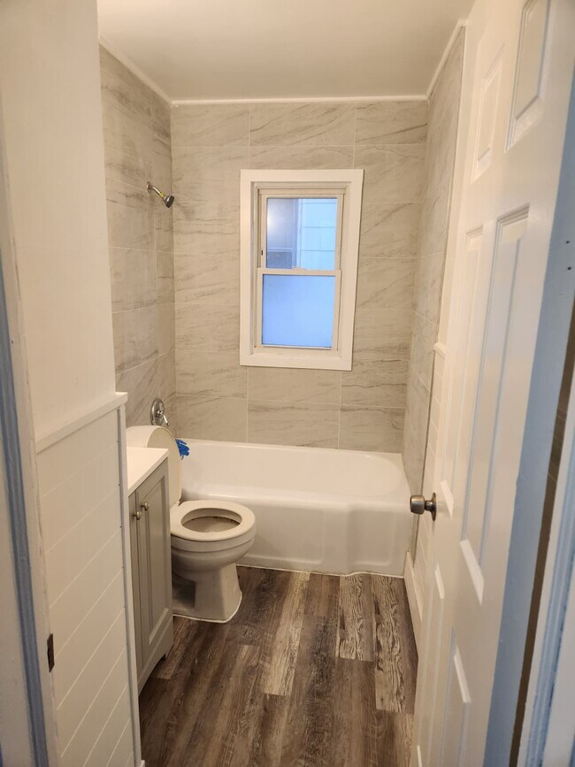 Bathroom2 - 14945 Lappin St