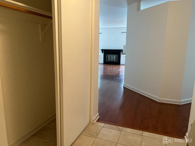 Building Photo - 7492 Elm Ct