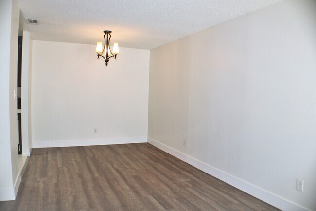 Dining Room - 6808 N Half Moon Dr