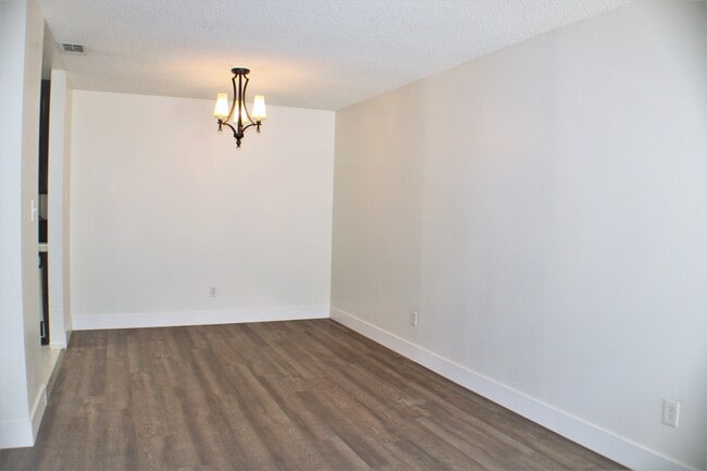 Dining Room - 6808 N Half Moon Dr