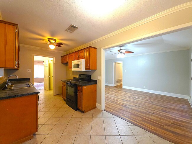 Foto del edificio - 308 Lakeview St