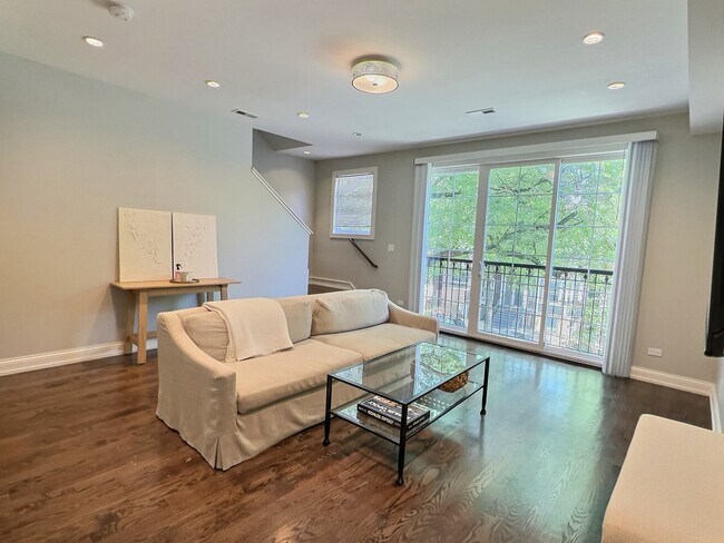 Foto del edificio - 2538 N Southport Ave