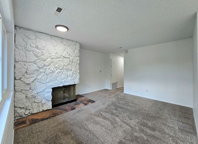 Building Photo - 1 Bedroom Condo in Bothell