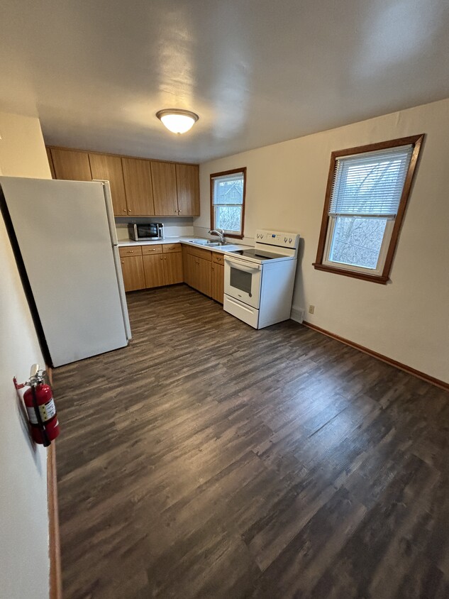 Upper Level Unit - Kitchen - 817 5th St S