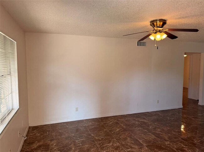 Foto del edificio - 7406 Southgate Ln
