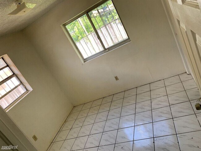 Building Photo - 2 br, 1 bath House - 1733 NW 44th St