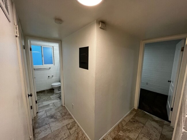 Building Photo - 265 E 200 N